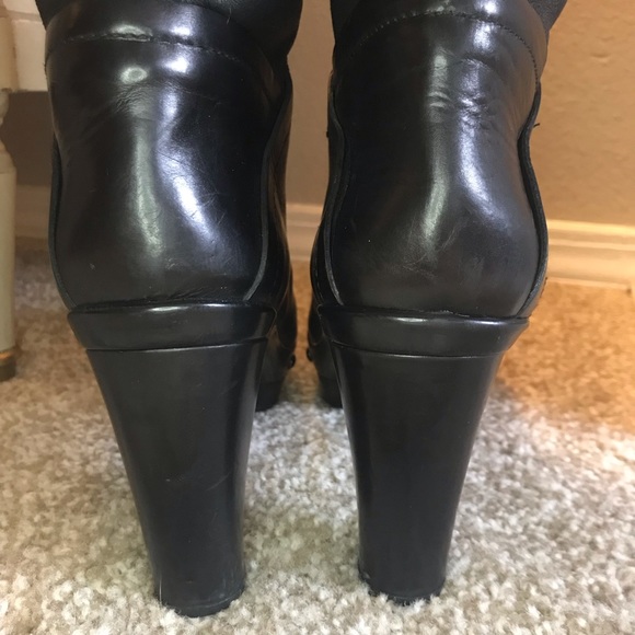Stuart Weitzman - Women's black leather boots w/ fur - size 9-9.5 - Picture 3 of 10